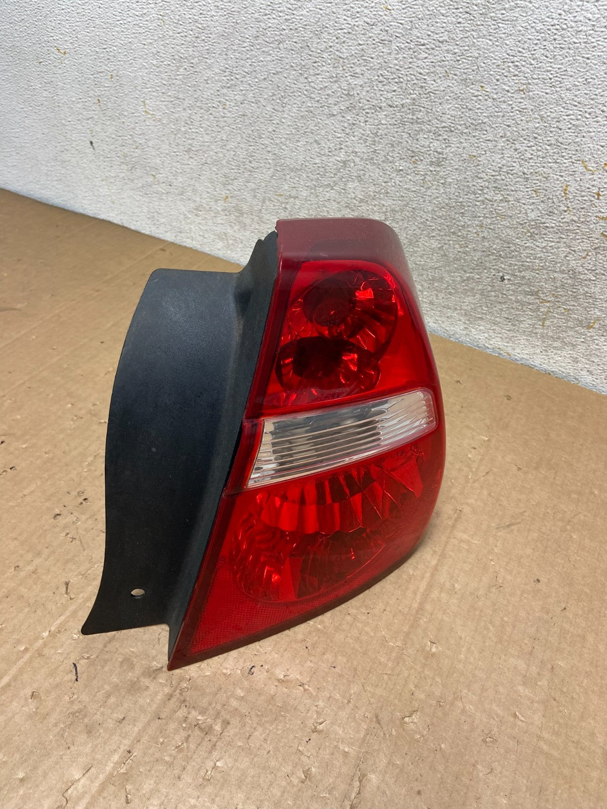 2004 to 2008 Chevrolet Malibu Right Passenger Side Tail Light AI9027 LK2
