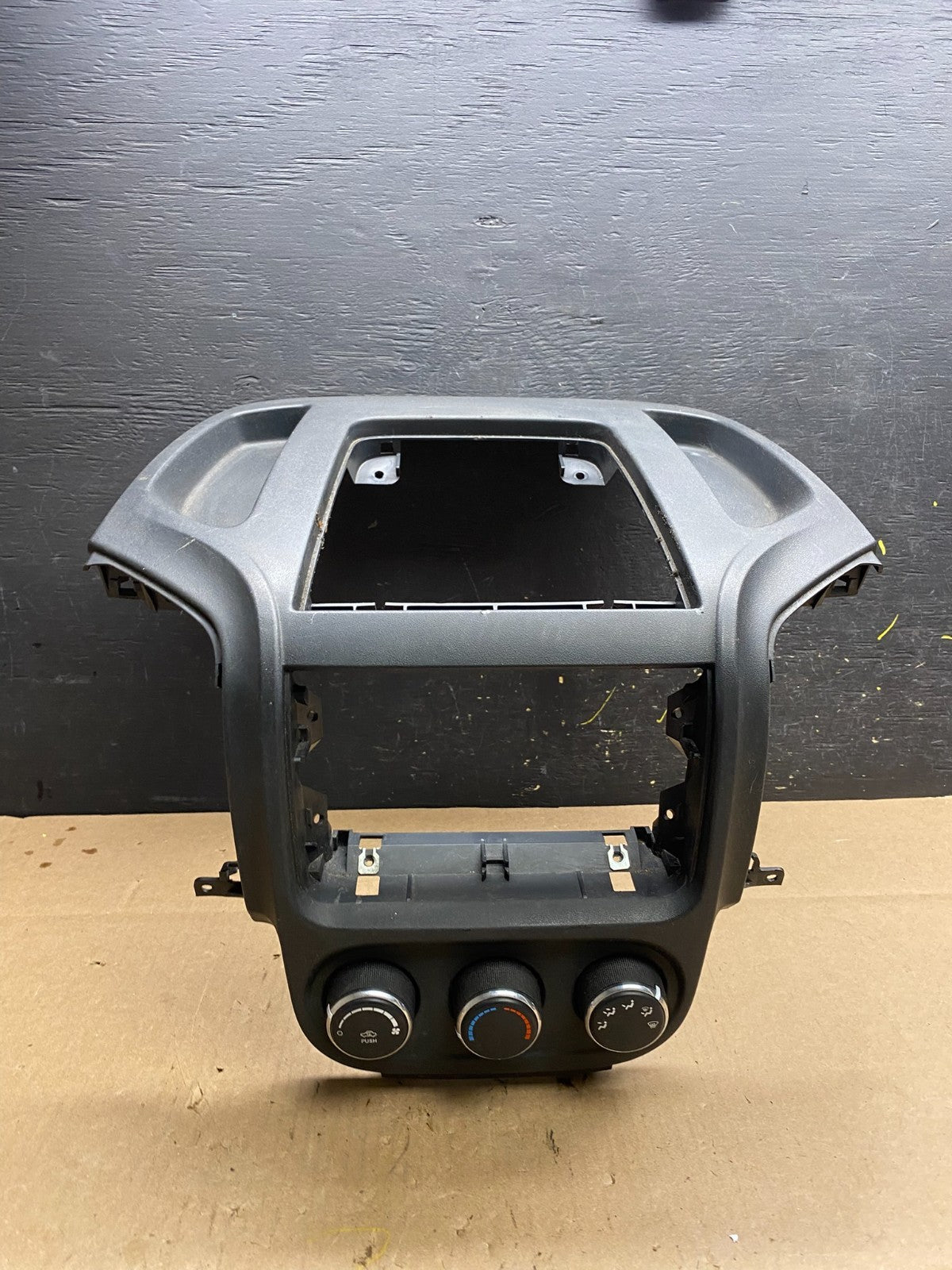 2014 to 2018 Dodge Promaster 1500 Radio Climate Control Panel Bezel t4543 DG0