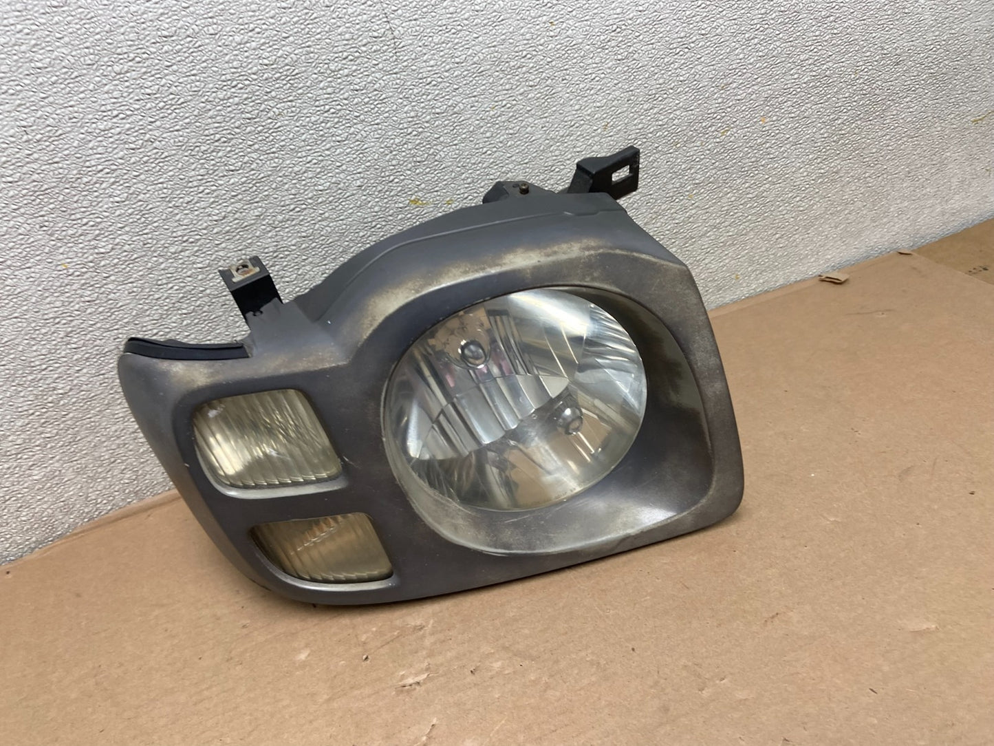 2002 2003 2004 Nissan Xterra Right Passenger RH Side Headlight OEM AA9881 DW0