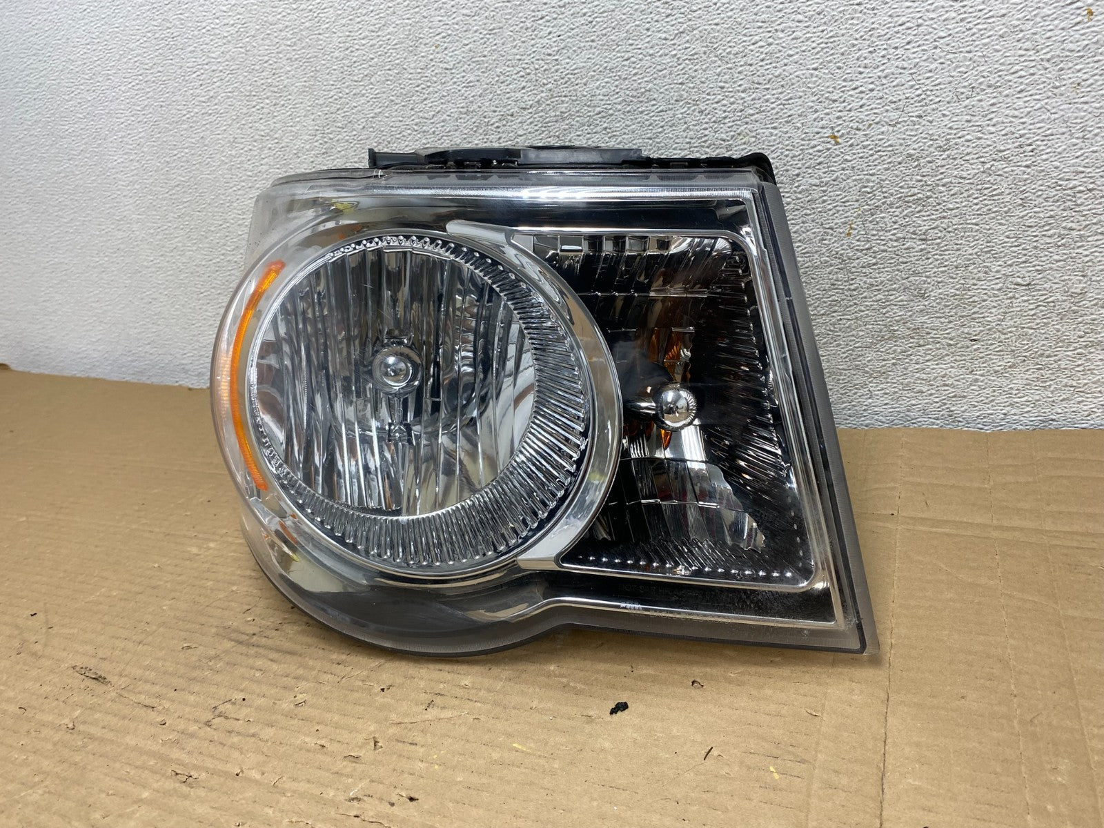 2007 2008 2009 Chrysler Aspen Right Passenger RH Halogen Headlight AG9016 DW2