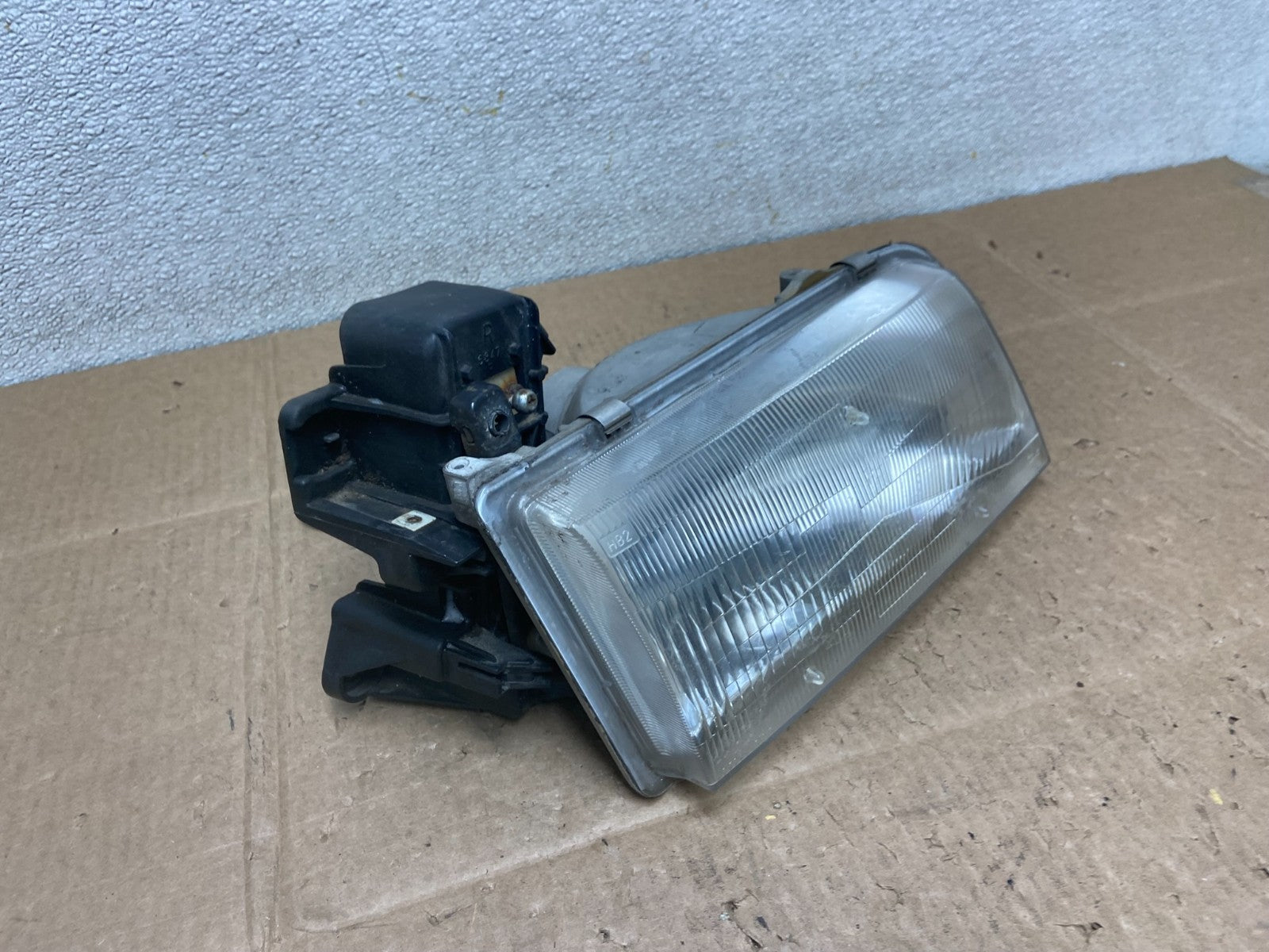 1996 to 1998 Mazda MPV Right Passenger RH Headlight OEM Y8829 DW2