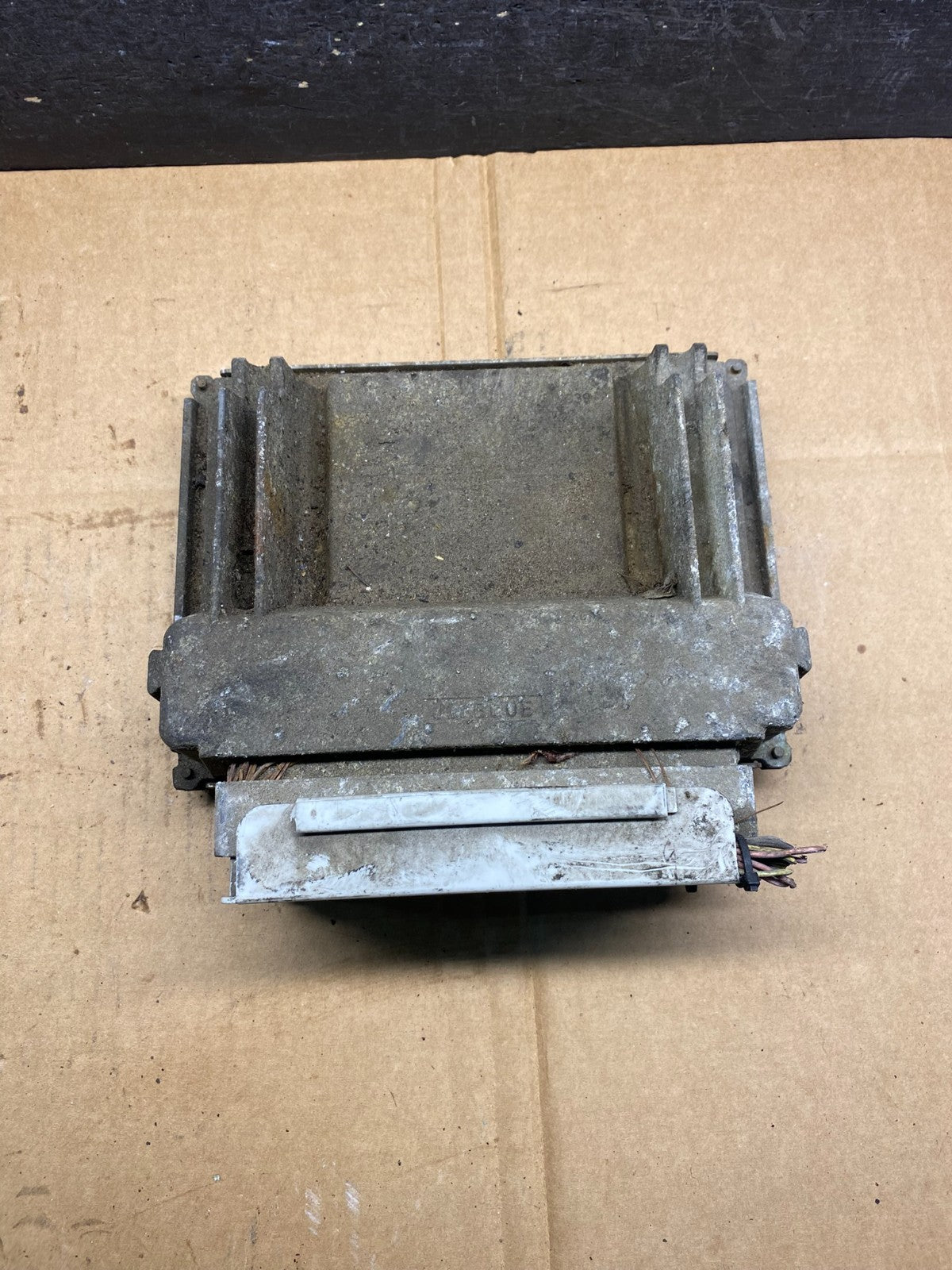 2001-2002 Silverado Tahoe Engine Computer Module 12200411 ECM ECU AI9997 DW1