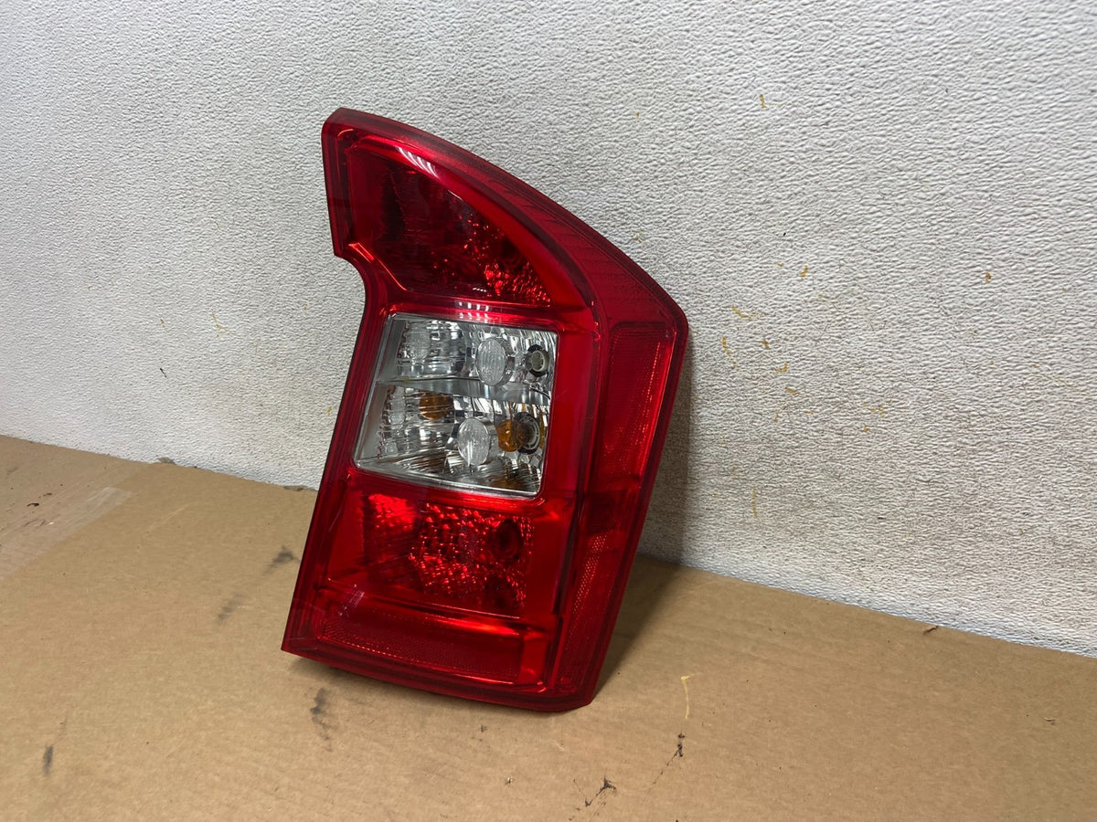2007 2008 2009 2010 2011 2012 Kia Rondo Right Passenger Tail Light AH4461 DW2