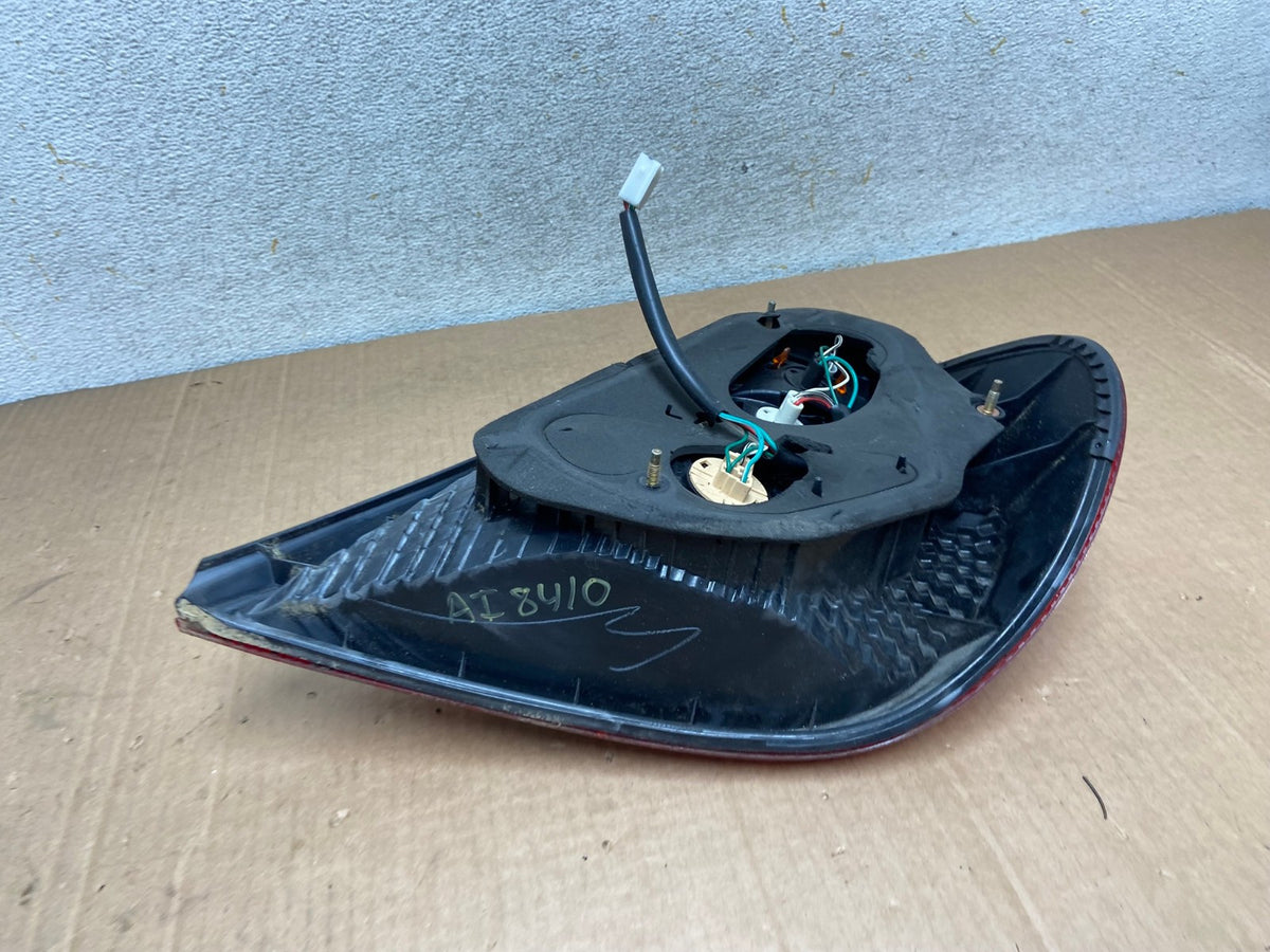 2002 2003 2004 Toyota Camry Left Driver LH Side Tail Light AI8410 LK6