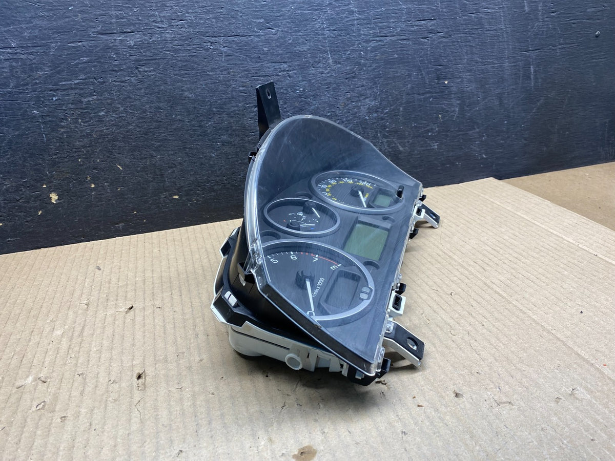 2011 2010 Land Rover LR2 Speedometer Cluster Gauge AI4910 DG1