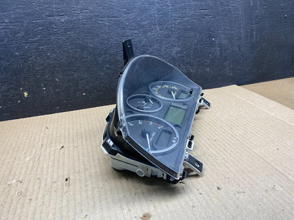 2011 2010 Land Rover LR2 Speedometer Cluster Gauge AI4910 DG1