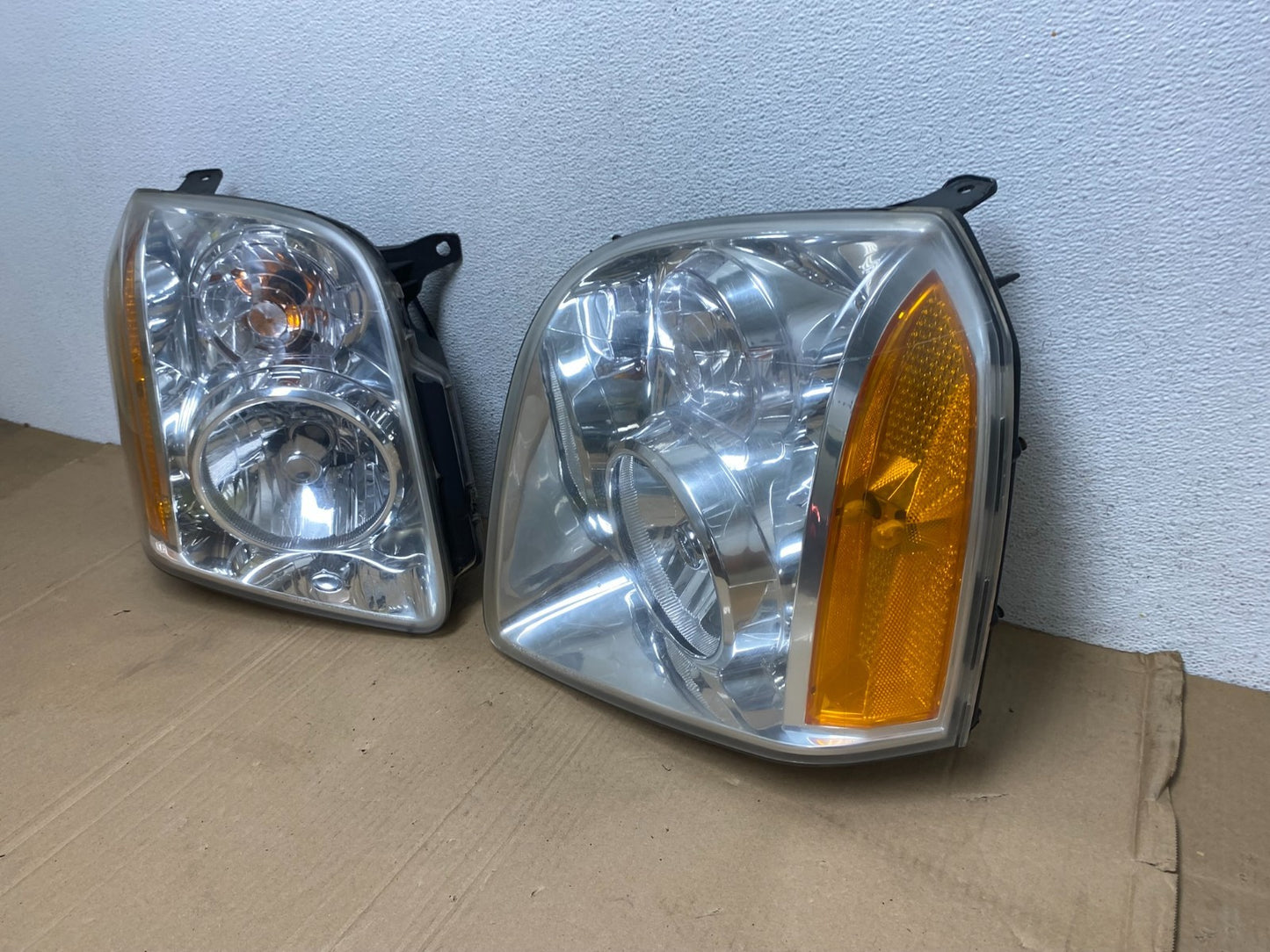 2007 - 2014 GMC Yukon Halogen Headlights Left+Right Side Set AE9086 DW1