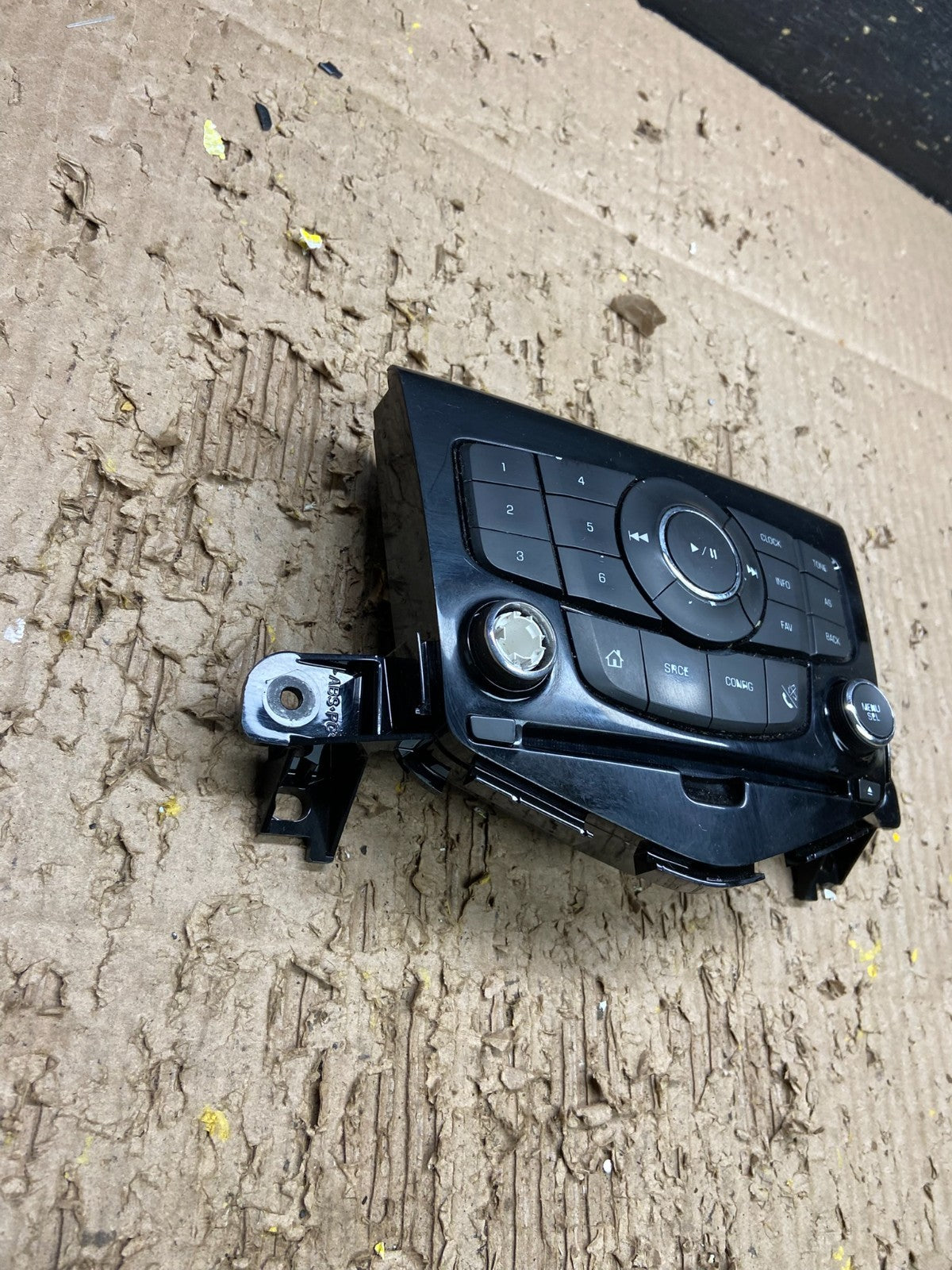 2013 to 2016 Chevrolet Cruze Radio Contol Panel 95166368 OEM W0071  DG1