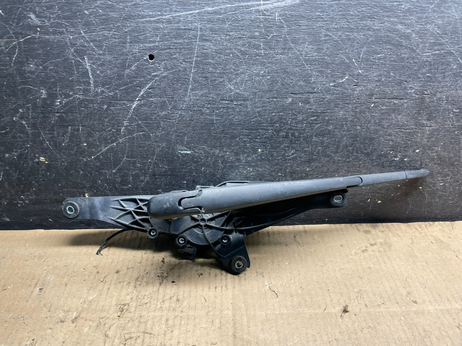 2013 to 2019 Ford Flex Rear Windshield Wiper Motor OEM W7211 DG0