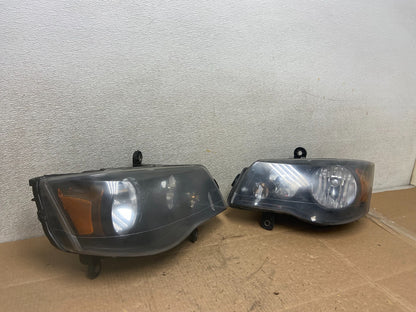 2008 to 2016 Chrysler Town and Country Left+Right Side Headlights Y9168 DW2