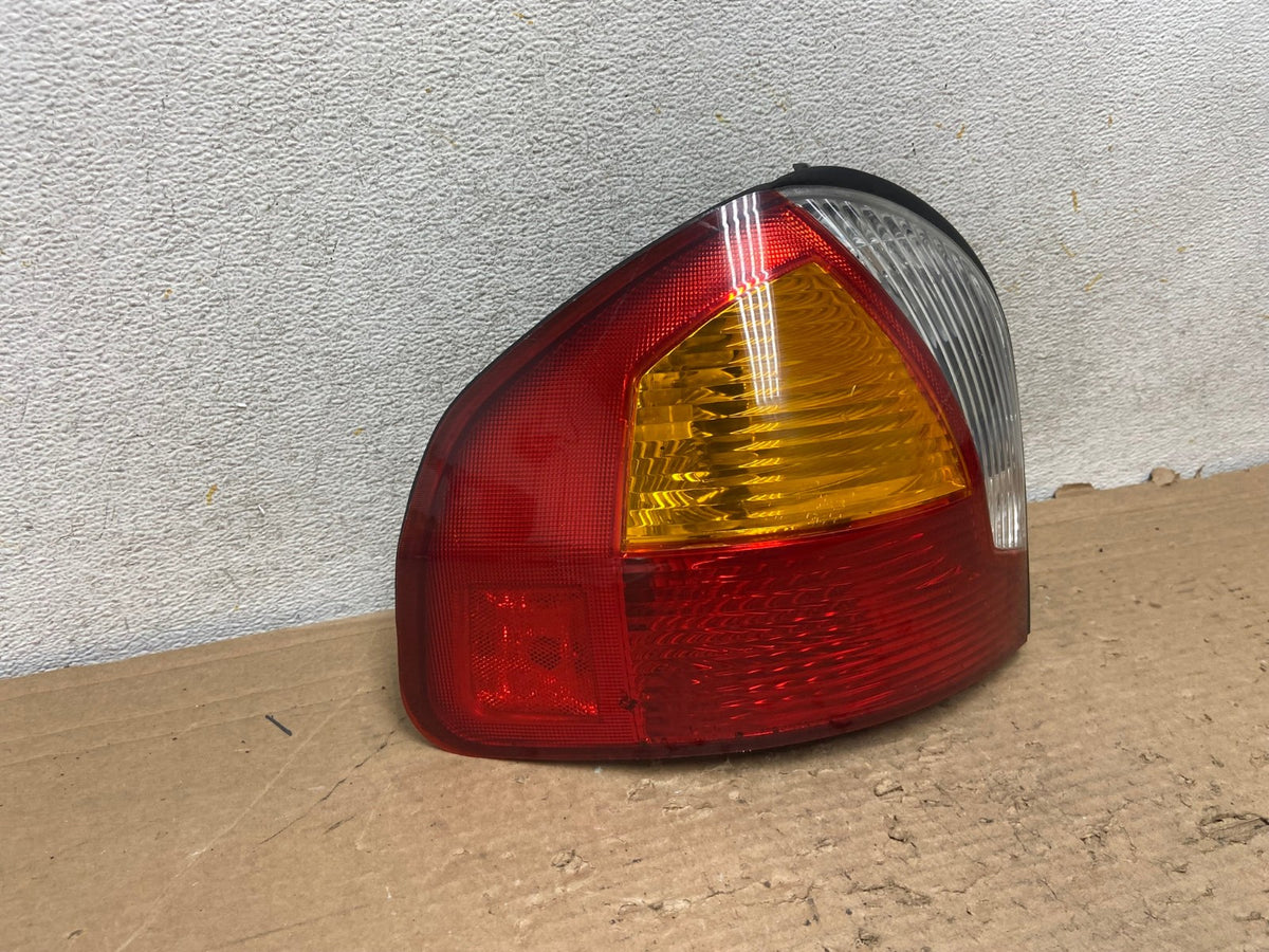 2001-2004 Hyundai Santa Fe Left Driver LH Side Tail Light AH9255 LK1