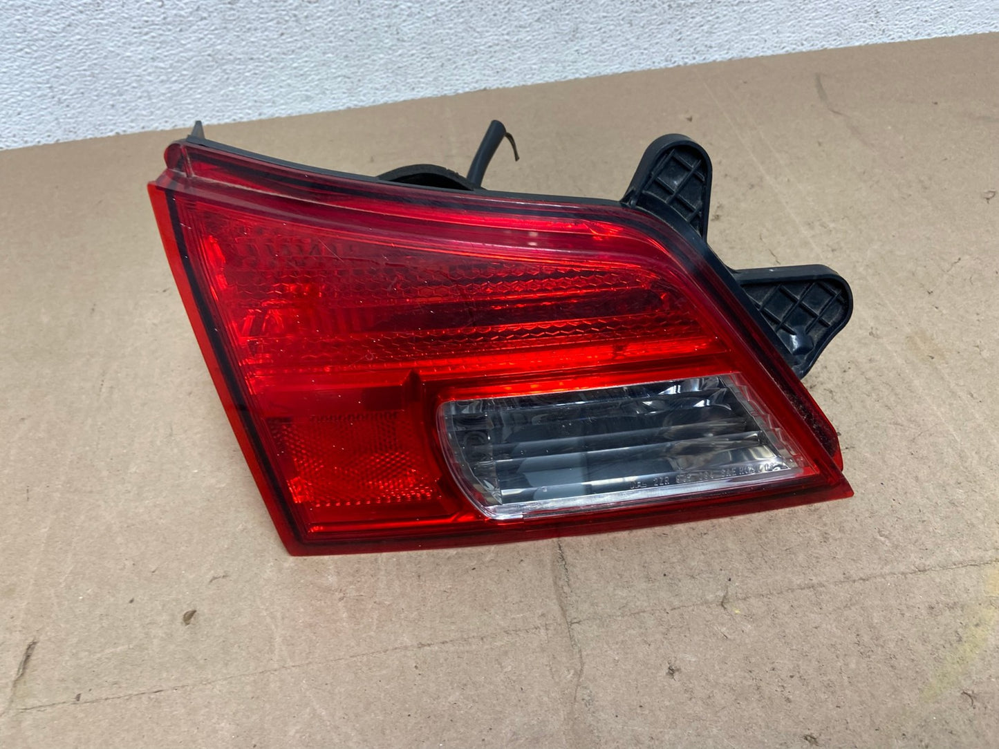2010-2014 Subaru Outback Left Driver Lh Side Inner Tail Light AE6848 LK0