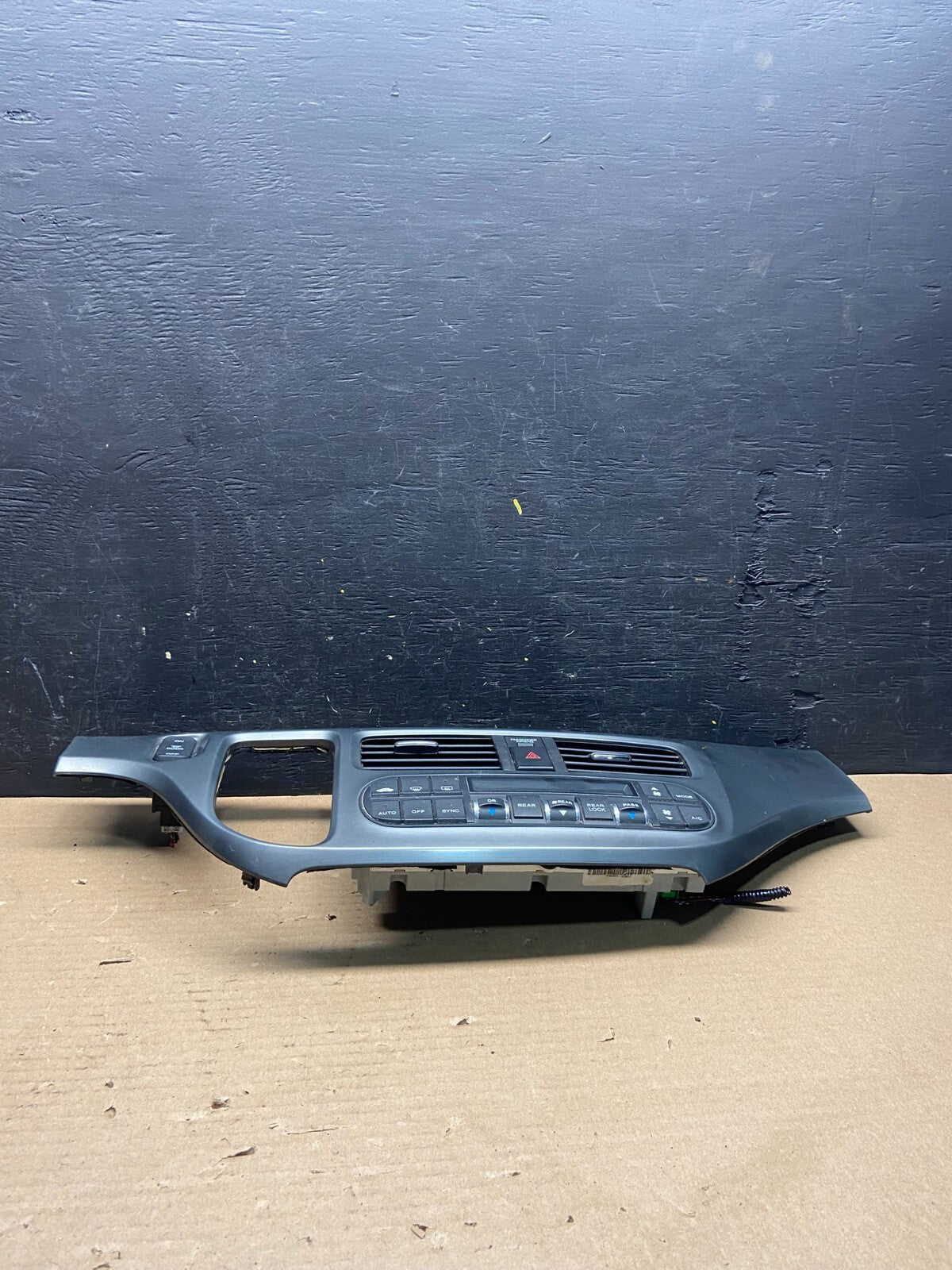 2005 to 2010 Honda Odyssey Radio Climate Control Dash Trim Bezel L2016 DG4