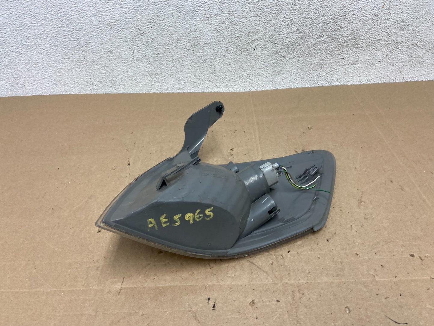2000 - 2001 Toyota Camry Front Right Passenger RH Turn Signal AE5965 DW5