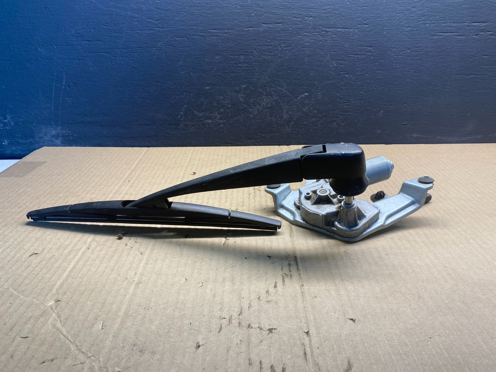 2015 to 2024 Nissan Murano Rear Wiper Motor AC08883
