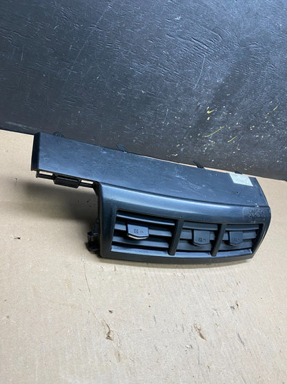 2012 2013 2014 Toyota Prius V Center Dash A/C Air Vents With Trim T4517 DG2