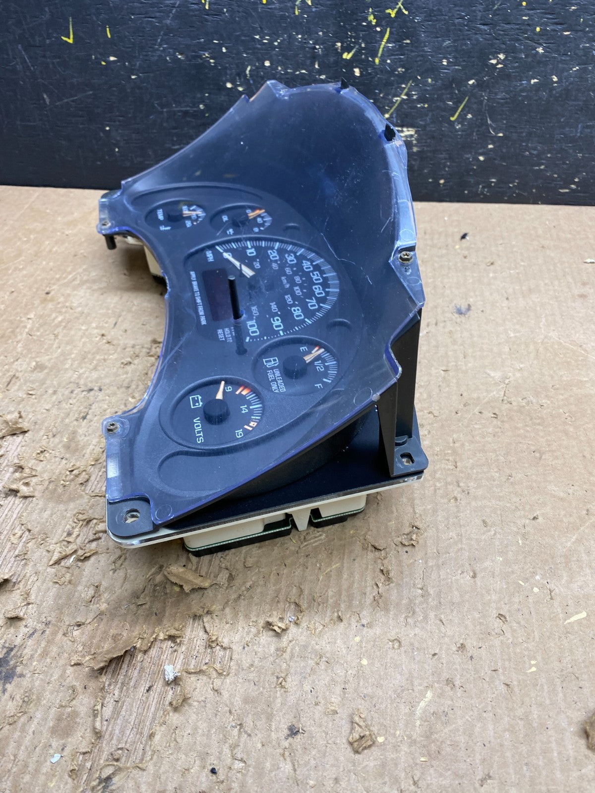 2001 to 2002 Chevrolet Express Speedometer Cluster Gauge OEM  Z9752 DG3