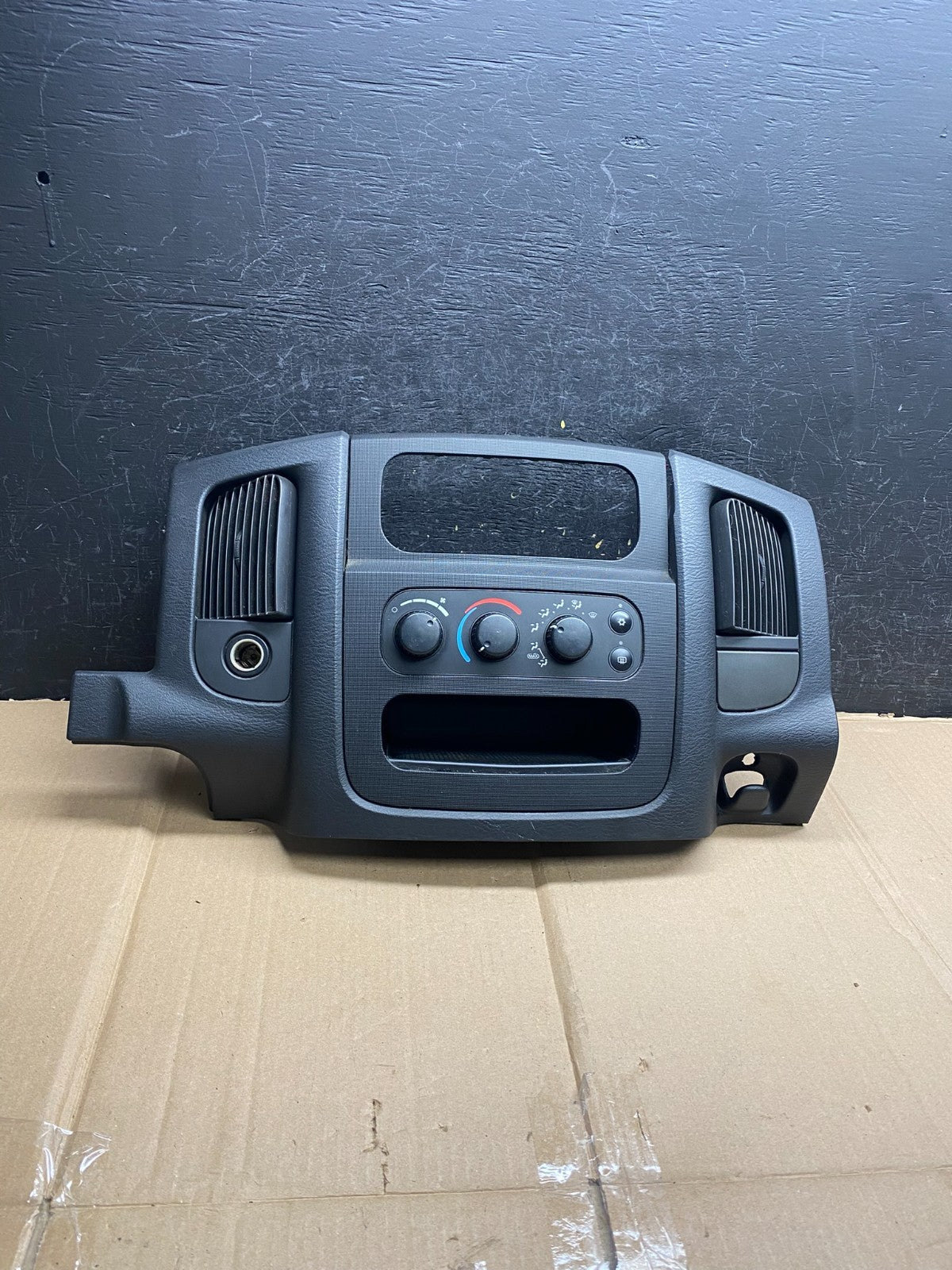 2002 to 2005 Dodge Ram Radio Climate Control Dash Air Vent Bezel Trim AH5231 DW0
