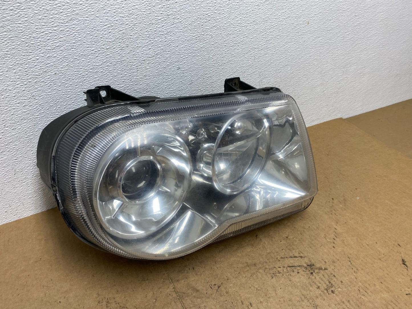 2005 to 2010 Chrysler 300C Right Passenger RH Side Halogen Headlight AC3319 DW2