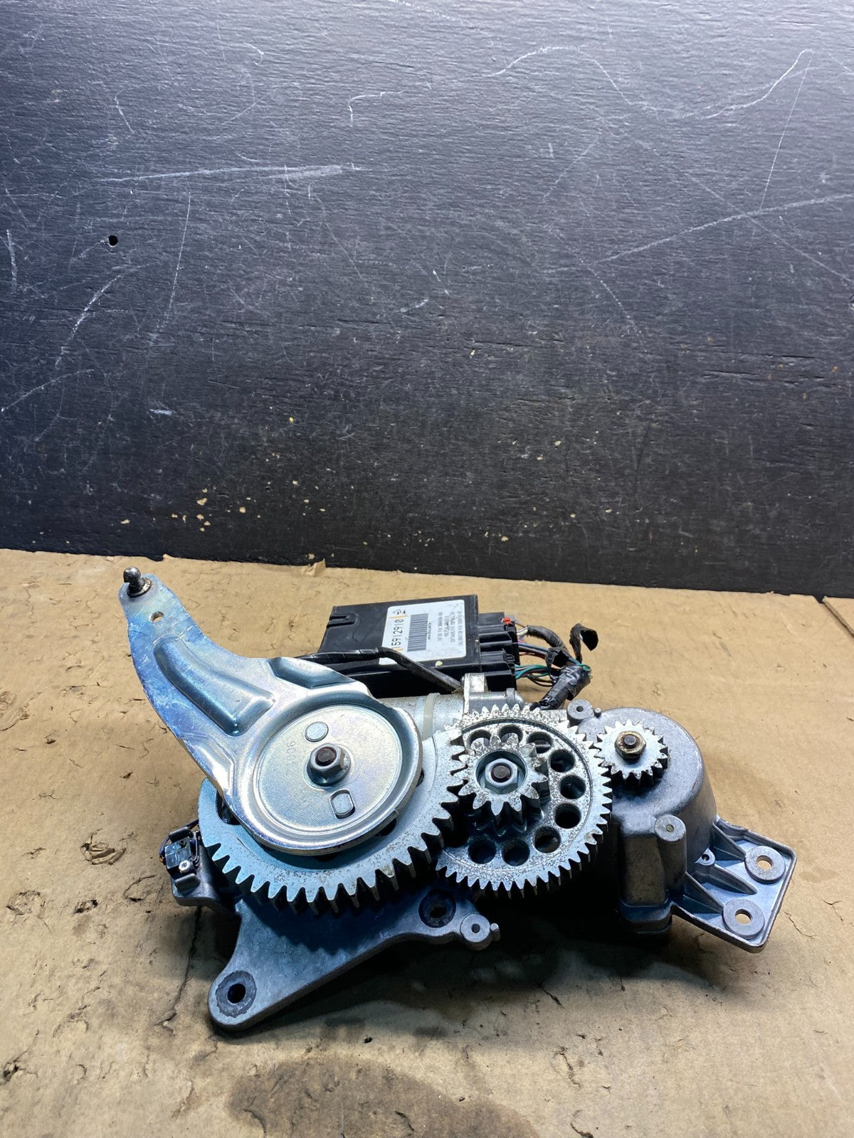 GMC Acadia Yukon Tahoe  Rear Trunk Liftgate Power Motor Actuator OEM X0360 DG1