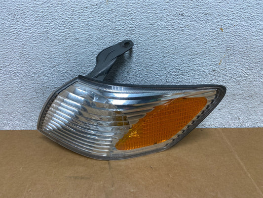 2000 - 2001 Toyota Camry Front Left Driver Lh Turn Signal AD8999 DW0