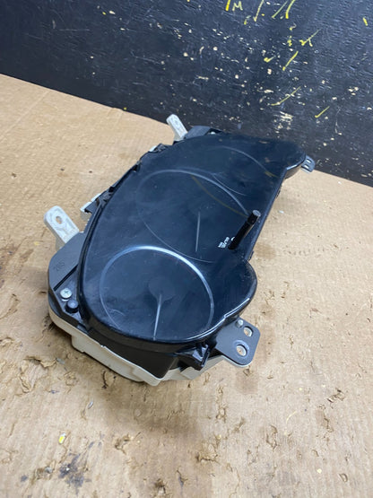 2006 Toyota Sienna Speedometer Cluster Gauge OEM Z7256 DG1
