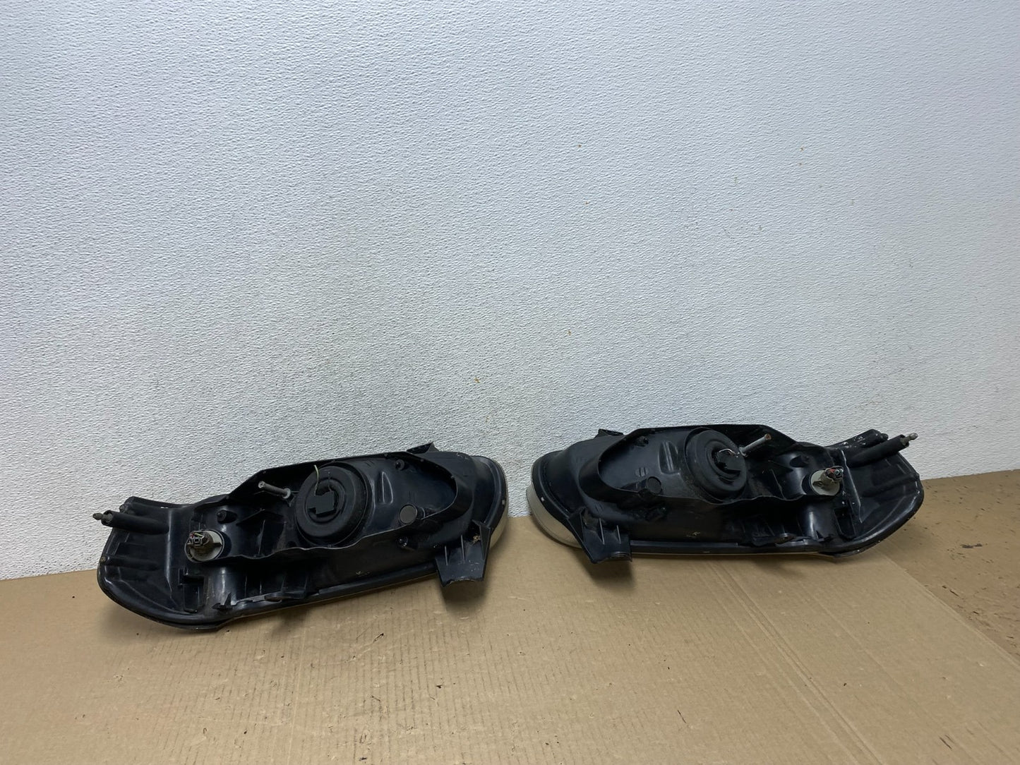 2000 to 2001 Nissan Maxima Left + Right Set Halogen Headlights AF5852 DW5