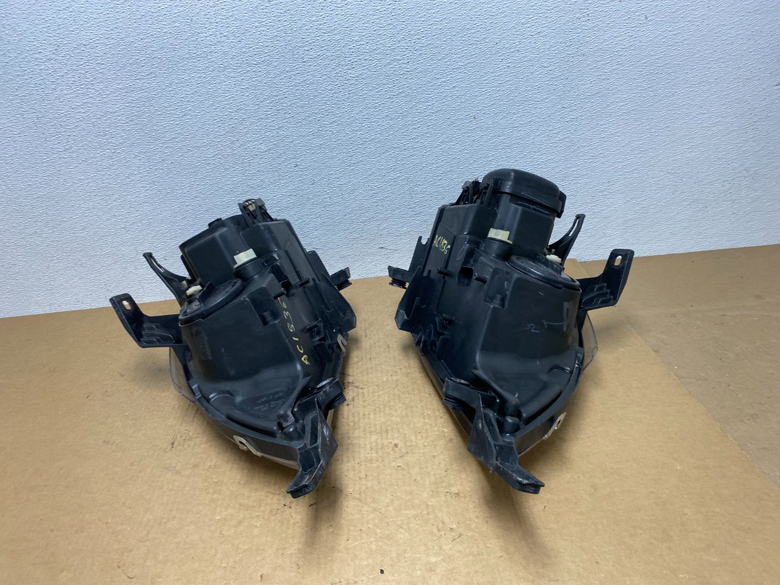 2002 - 2005 Mercedes ML ML350 ML500 Left+Right Side Halogen Headlights AC1836 DW10