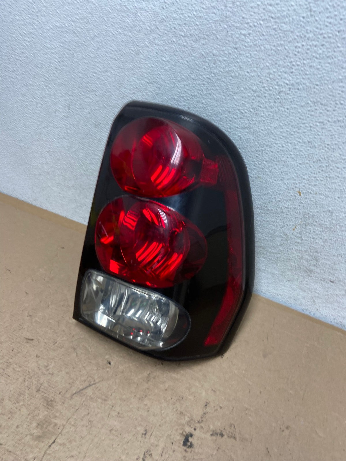 2002 to 2009 Chevrolet Trailblazer Right Passenger Rh Tail Light AF5103 LK1