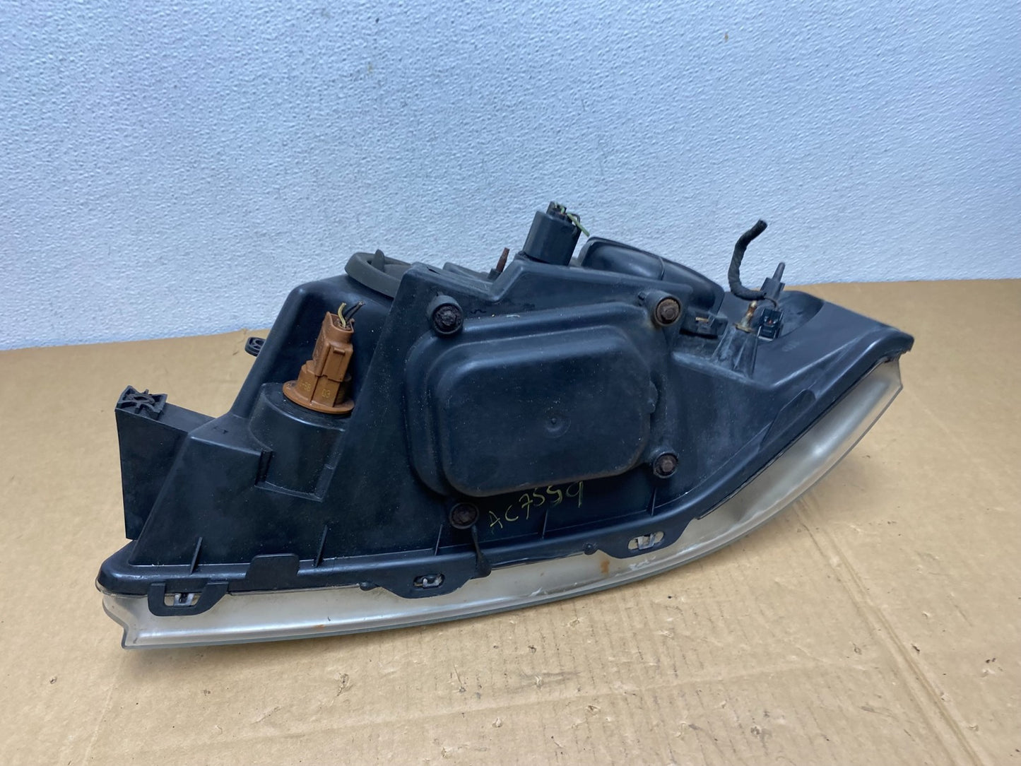 Xenon 2003-2006 Lincoln Navigator Right Passenger Side Headlight AC7559 DW9