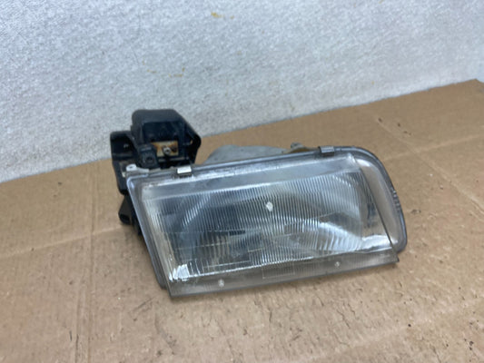1996 to 1998 Mazda MPV Right Passenger RH Headlight OEM Y8829 DW0
