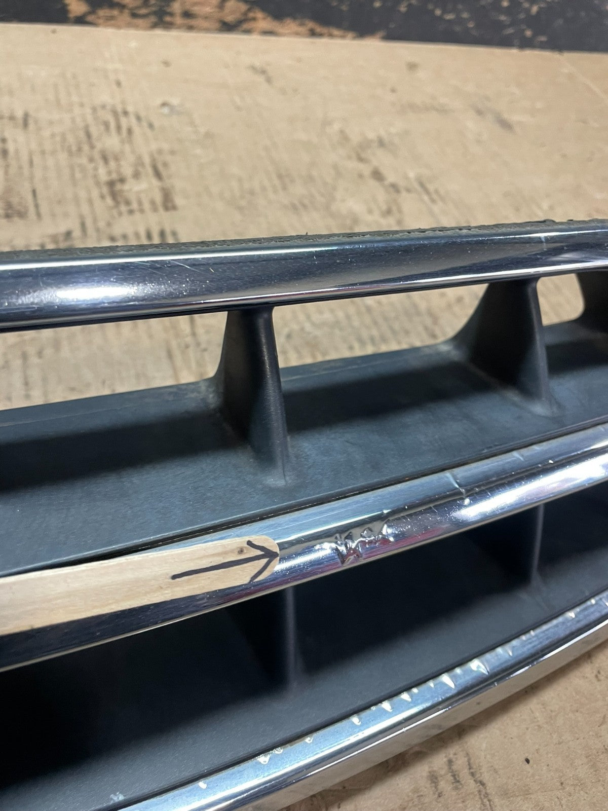 2000 to 2002 Subaru Legacy Outback Grill Grille OEM Z5840 DG5