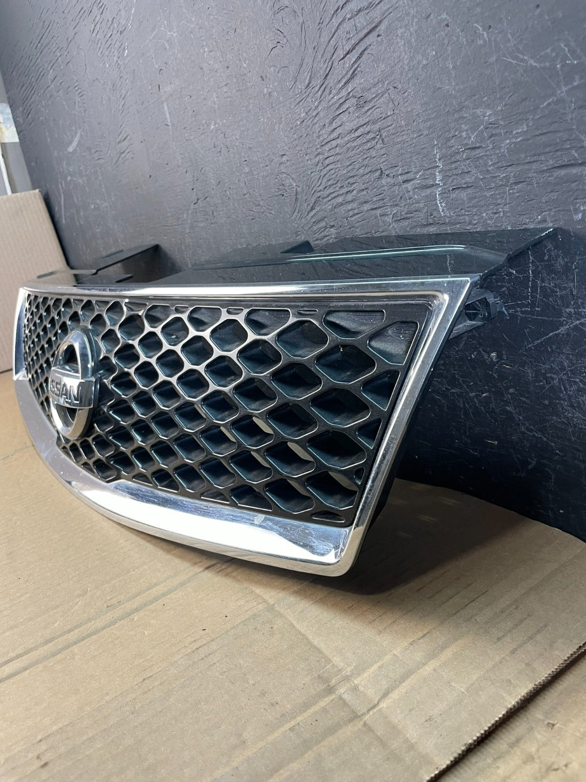 2010 to 2012 Nissan Sentra Front Upper Grill Grille ac5440 DG1