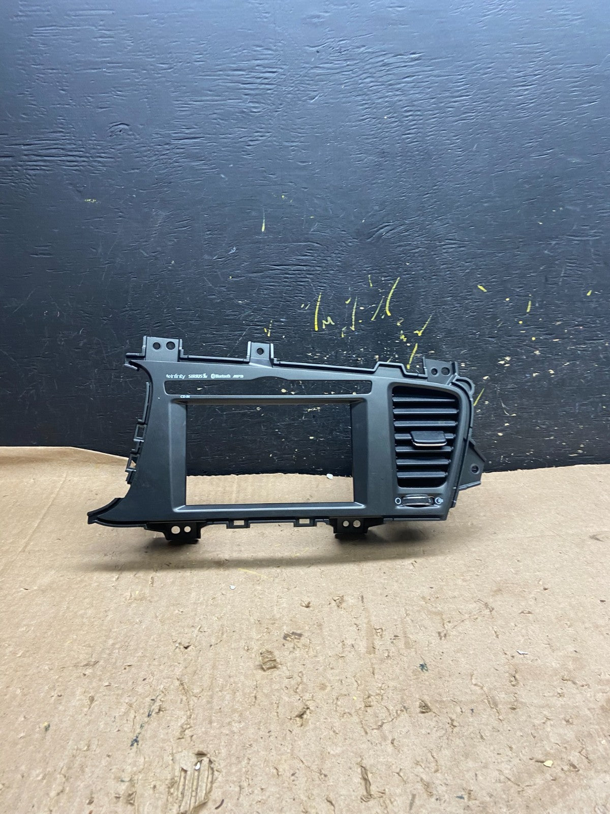 2011 2012 2013 Kia Optima Front  Dash Radio Bezel Trim Air Vent OEM z2045 DG0