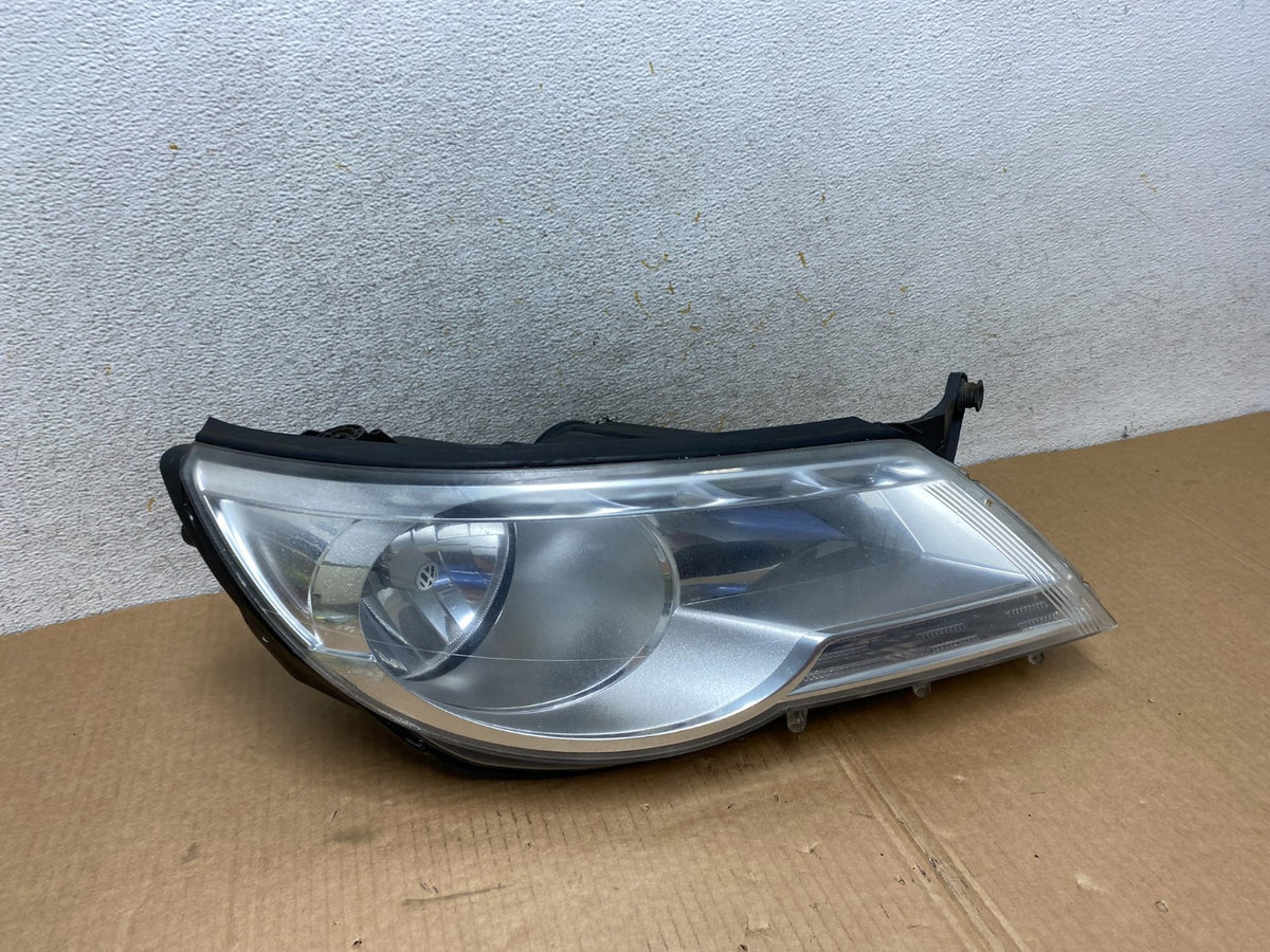 2009 to 2011 Volkswagen Tiguan Right Passenger Halogen Headlight AI3820 DW0