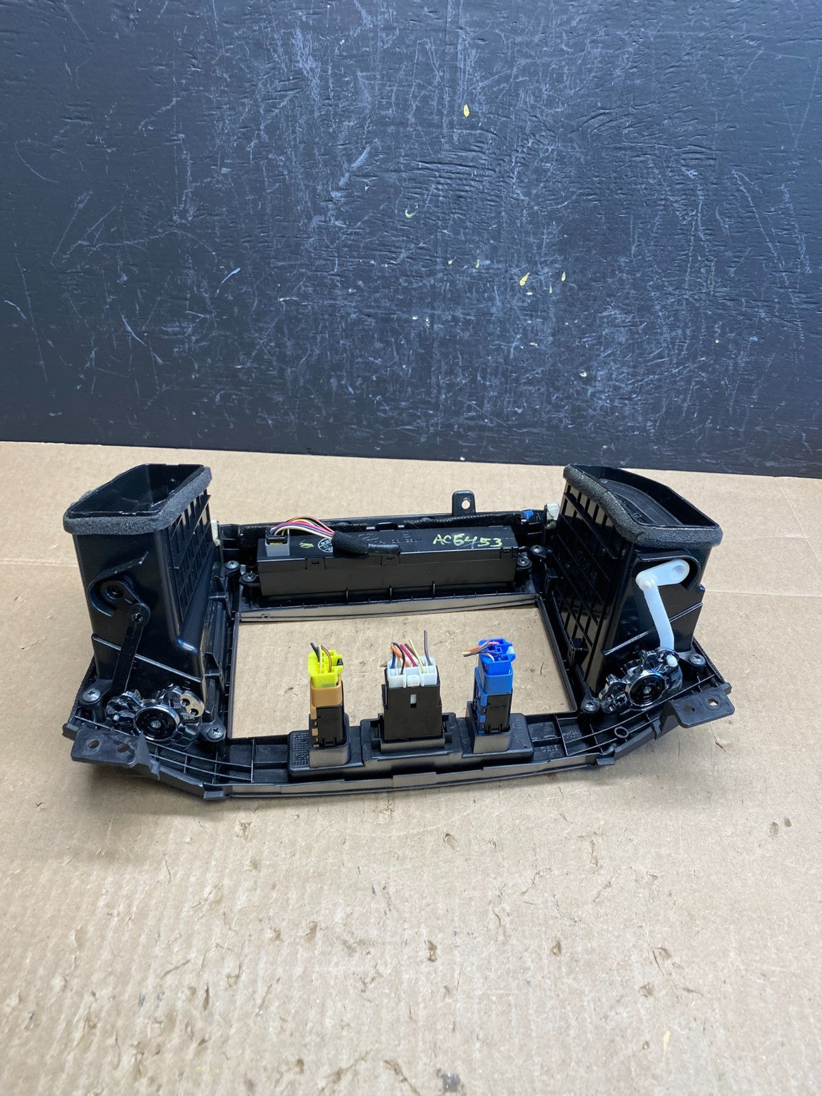 2007 to 2012 Hyundai Santa Fe Center Air Vent A/C Clock Bezel Trim ac6453 DG5
