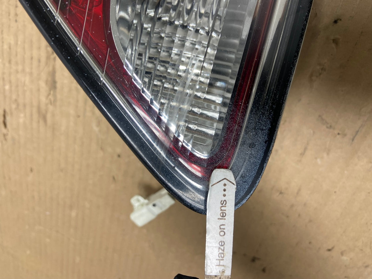 2002 2003 2004 Lexus Es300 Es330 Right Passenger Inner Tail Light AH0599 LK5