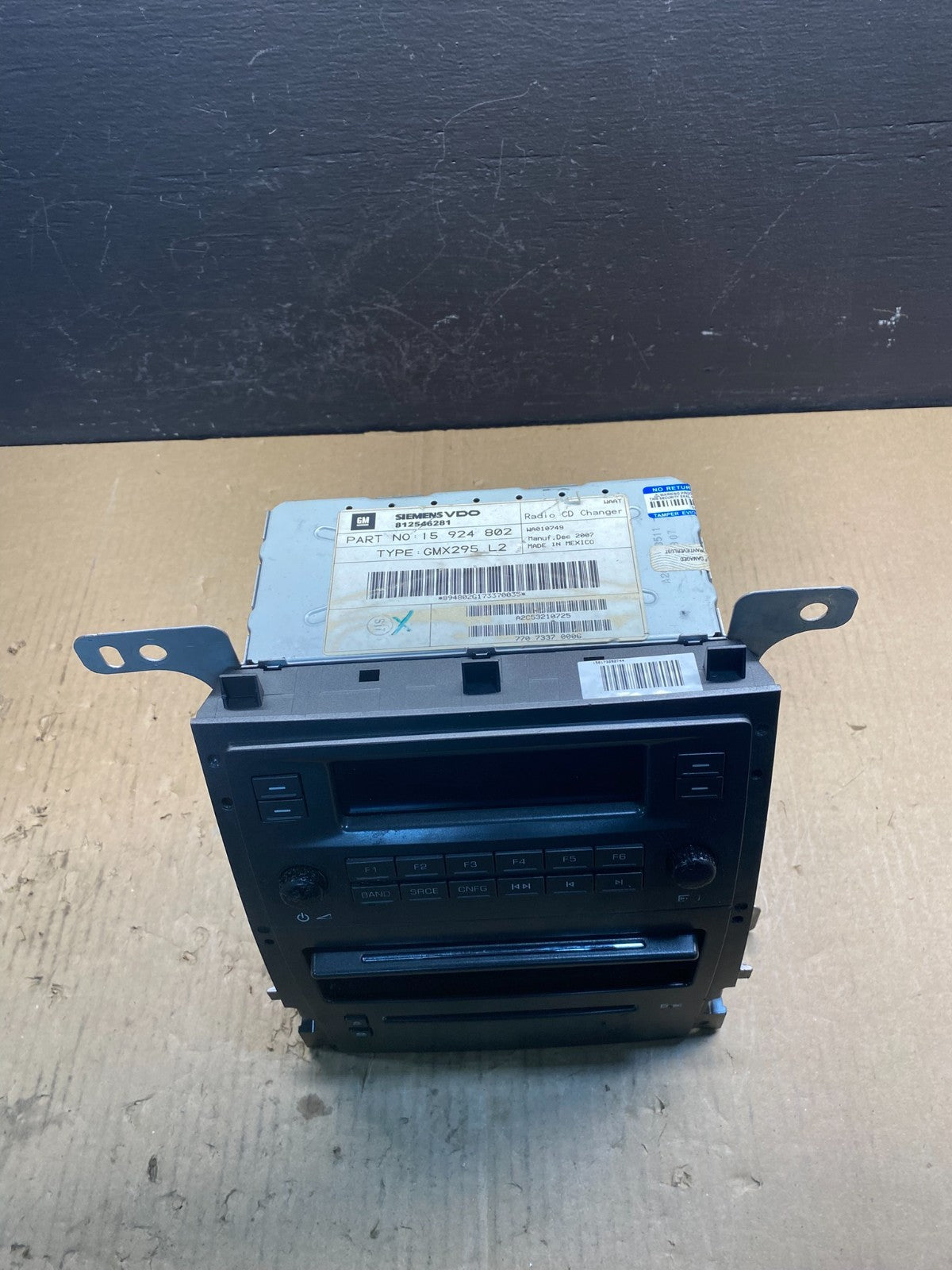 2005 to 2007 Cadillac Escalade Radio CD AM/FM DVD 6 Disc OEM AC2416 DG3