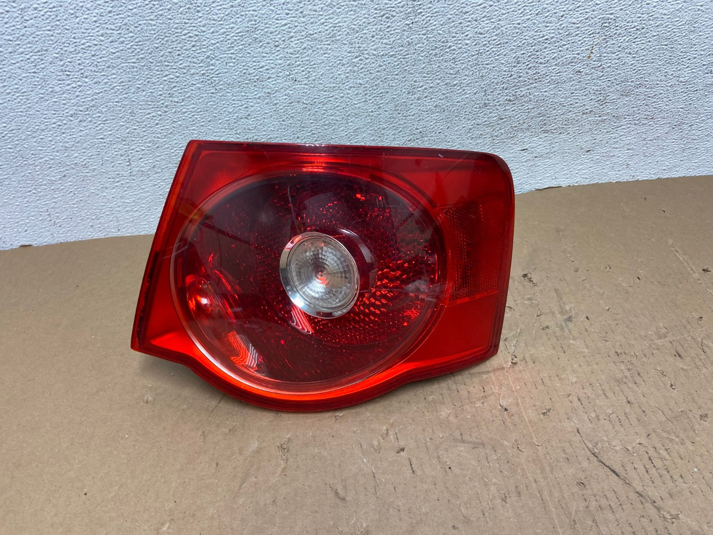 2005 2006 2007 Volkswagen Jetta Right Passenger Rh Side Tail Light AD8019 LK0