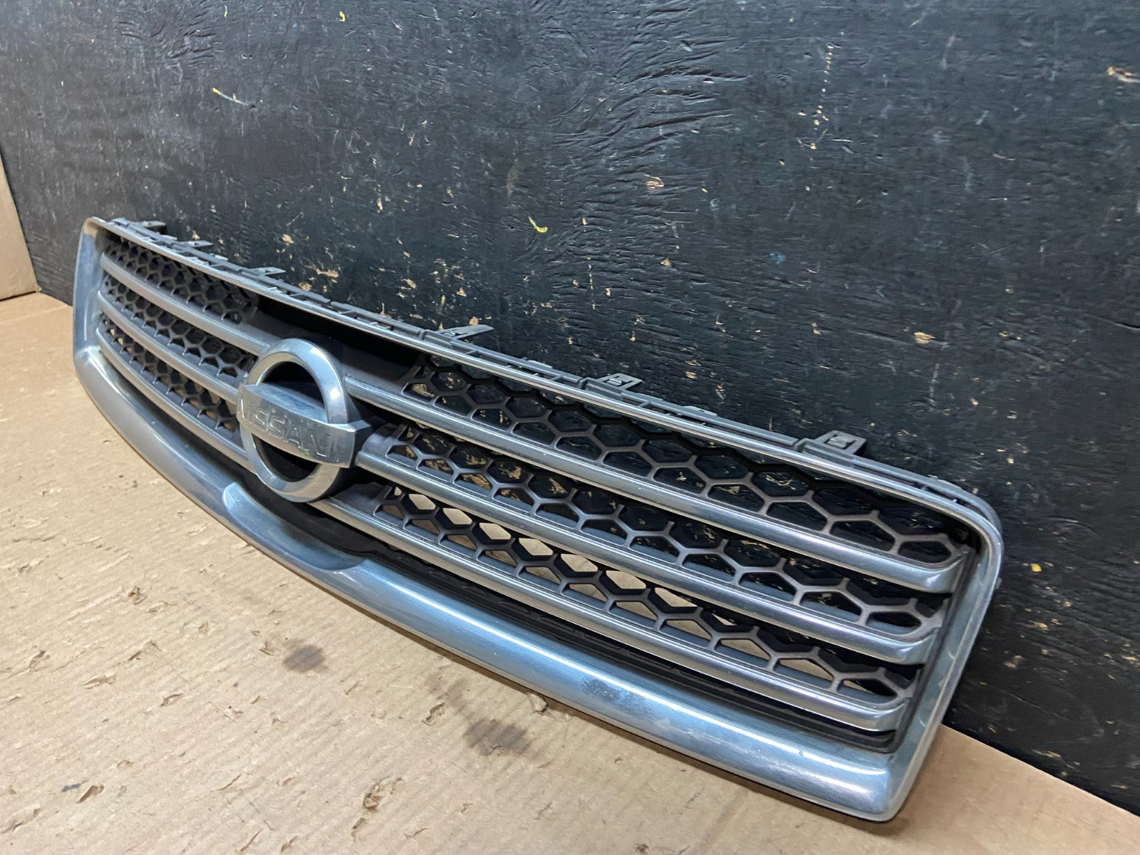 2009 to 2011 Nissan Maxima Front Upper Grill Grille 62070-9N00A Z3220 DG2