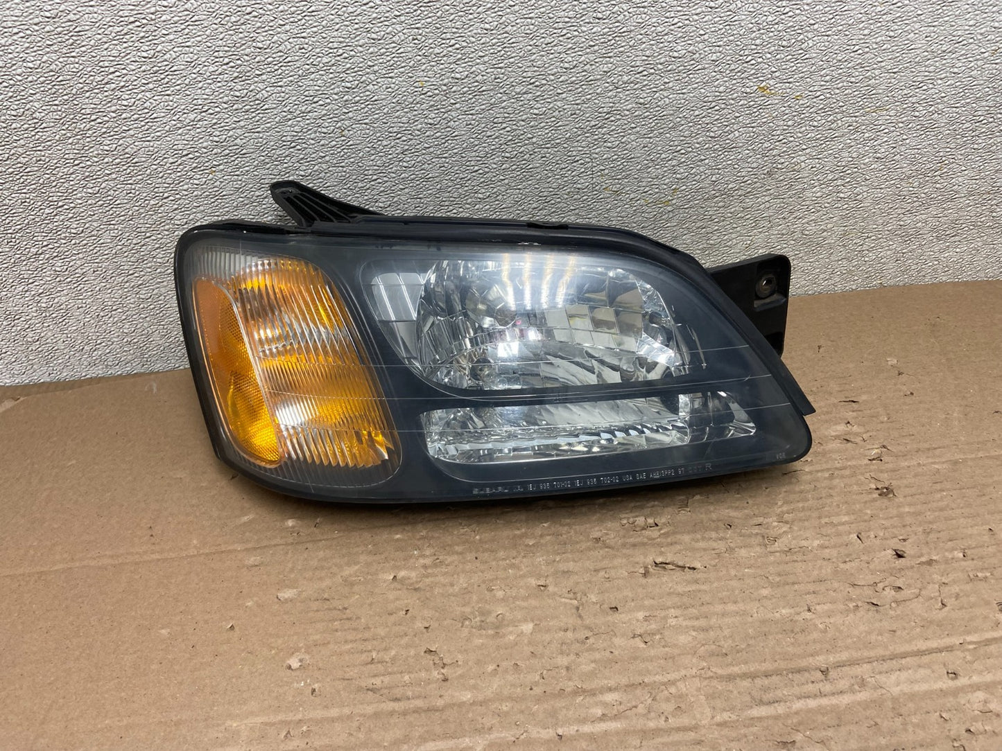 2001 to 2004 Subaru Legacy Outback Right Passenger Rh Headlight Oem AB1490 DW0