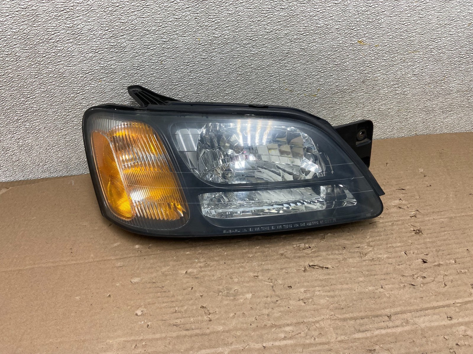 2001 to 2004 Subaru Legacy Outback Right Passenger Rh Headlight Oem AB1490 DW0