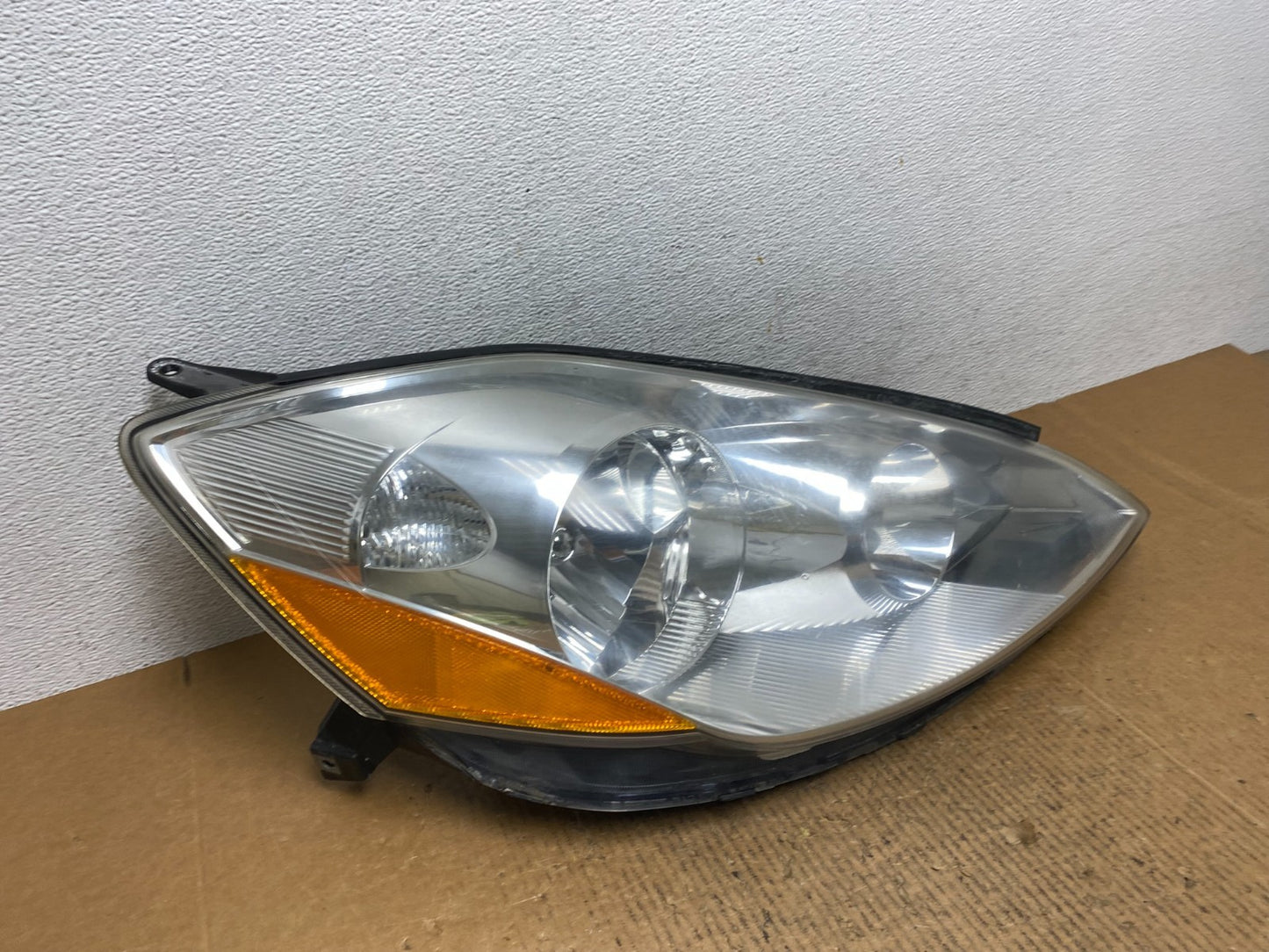 2006 to 2010 Toyota Sienna Right Passenger Rh Side Headlight Halogen AE1418 DW2