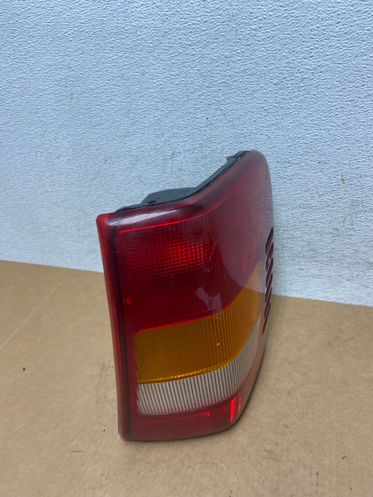 1999-2004 Jeep Grand Cherokee WJ Right Passenger Rh Tail Light AE2982 LK2
