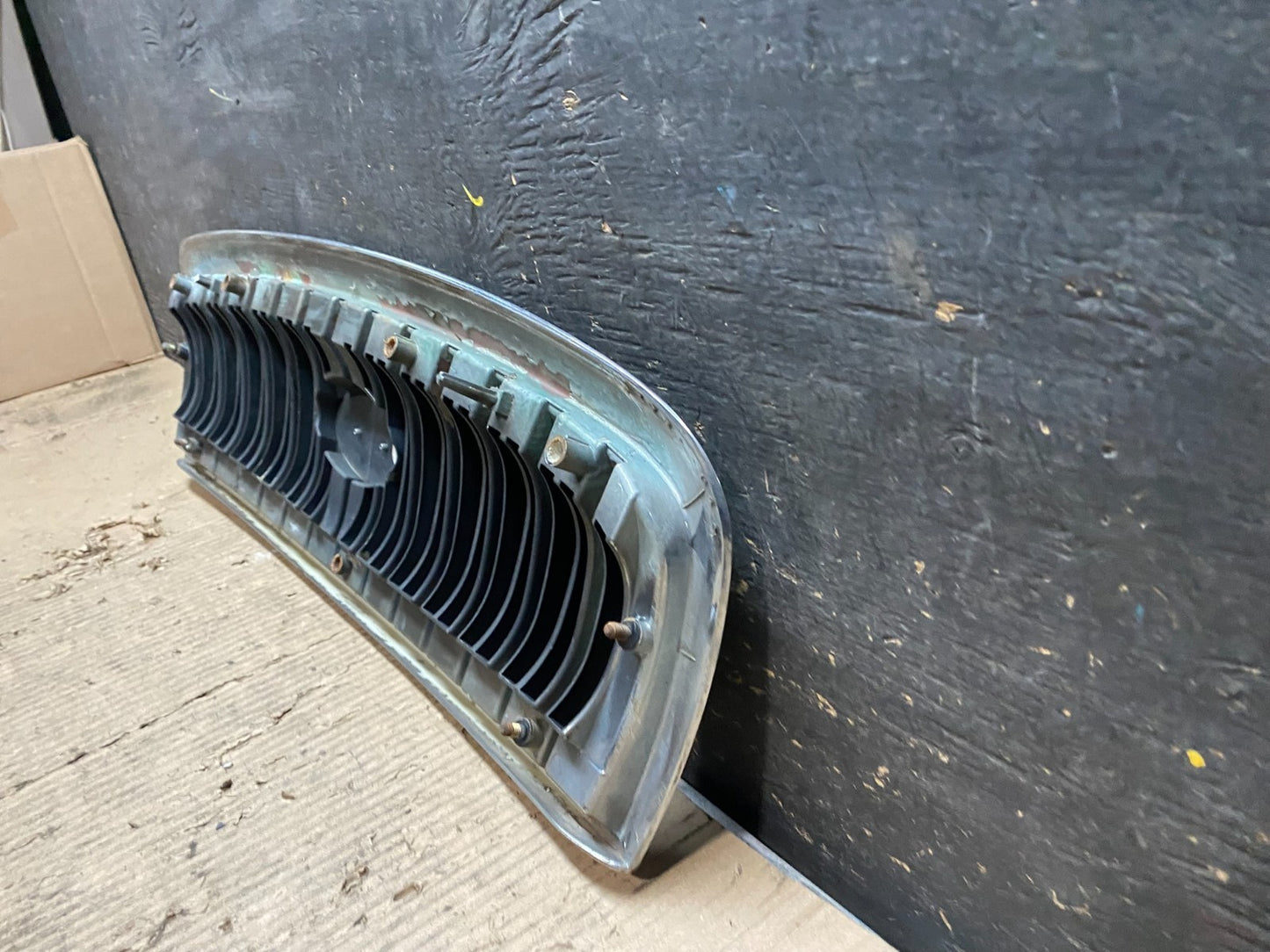 2001 to 2005 Hyundai Sonata Front Upper Grille Grill Bumper V4336 OEM GD5