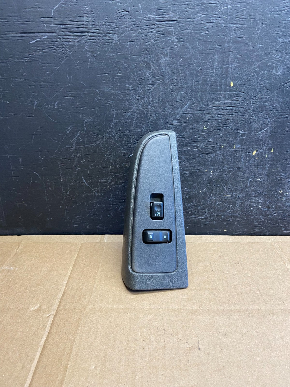 2003-2006 Chevrolet Silverado Right Passenger RH Window Switch AD2061 DG0