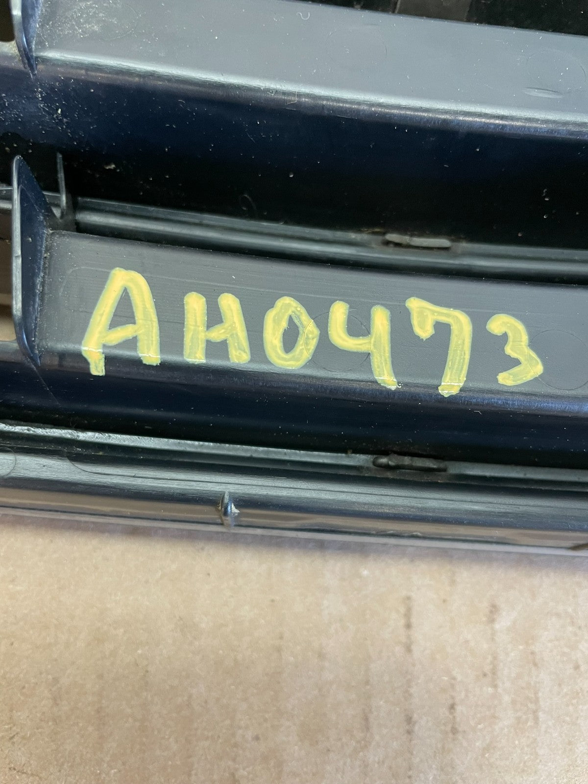 2010 to 2012 Subaru Legacy Outback Wagon Front Grill Grille AH0473 DG6