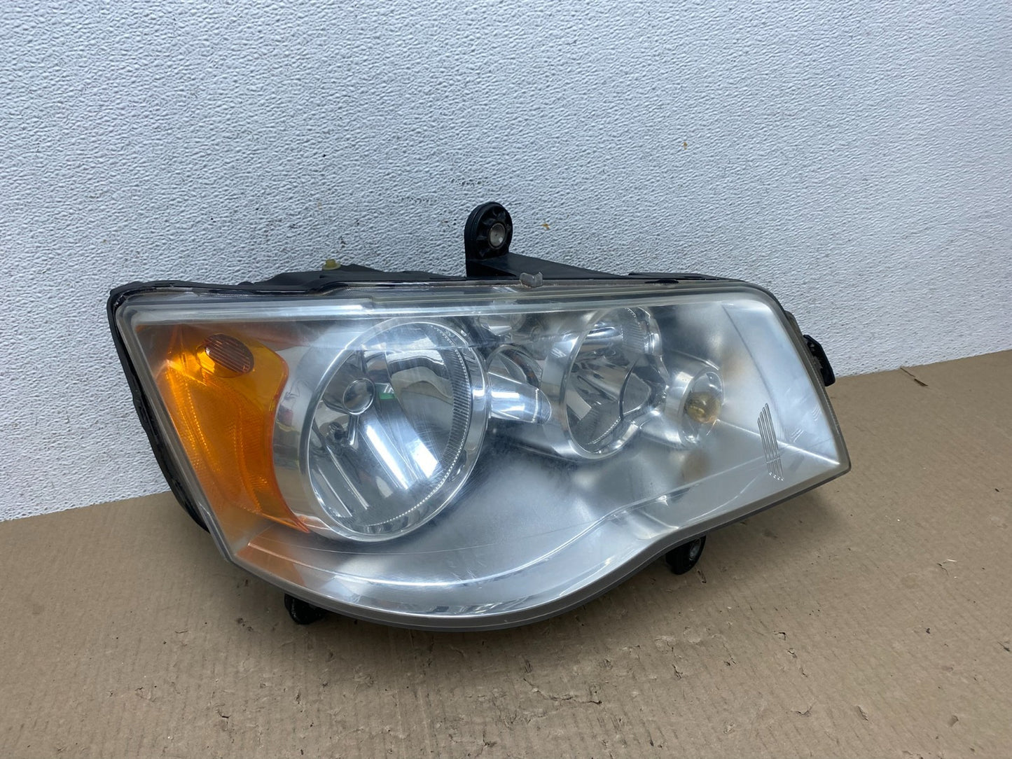 2011 to 2016 Chrysler Town and Country Right Passenger Headlight AE9750 DW0