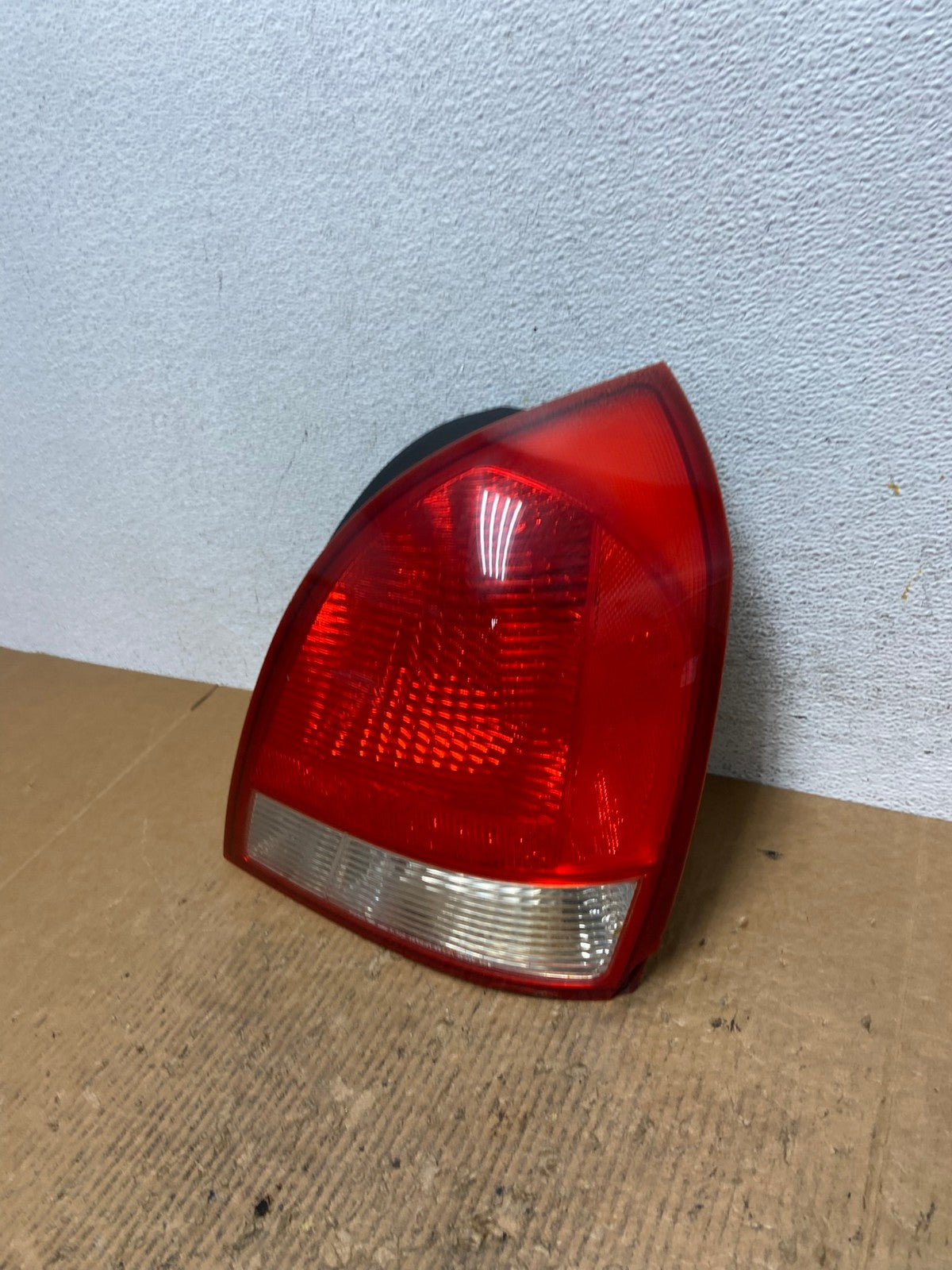 2001 2002 2003 Hyundai Elantra Right Passenger Rh Tail Side Light AE2761 LK1