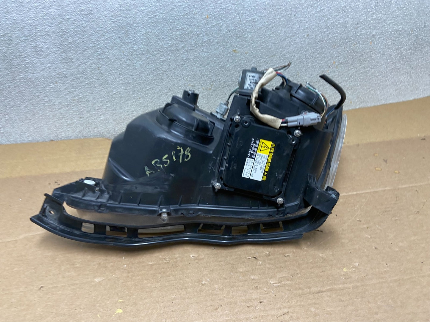 2005 - 2007 Toyota Avalon Right Passenger Side XENON HID Headlight OEM AB5178 DW7